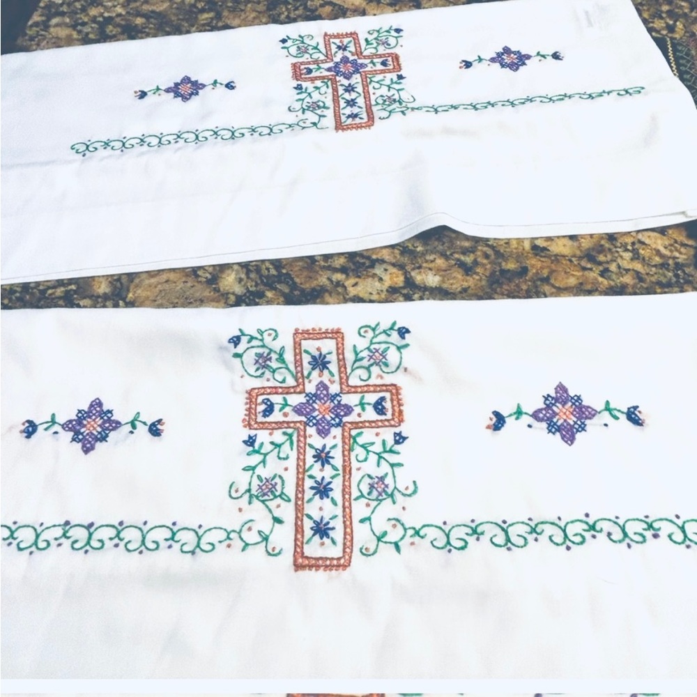 ✔️ NWOT Pair Hand Embroidered CROSS